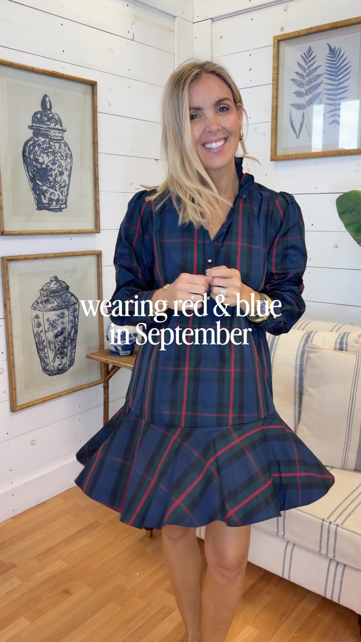 blue velvet long dress Plaids, stripes & florals in berry reds, navy and sky blues make the prettiest color combo for transitioning into fall. Think classic patterns, rich hues, and just enough color to keep those color:black/gold