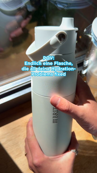 Never not hydrated! Hast du die smarte BRITA LARQ iQ Bottle schon gespotted? Sie neutralisiert mit UV-C-Technologie bis zu 99,99 % der Bakterien und filtert bis zu 150 Liter Wasser. 🤯 Doch das Beste: