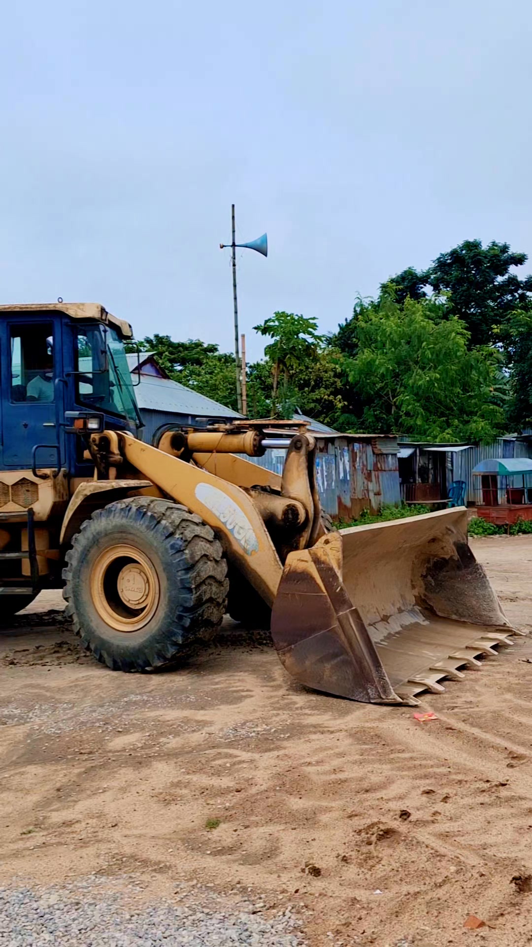 Wheel loader Operator Full bucket Loading Work 💯 #wheelloader #XCMG # ...