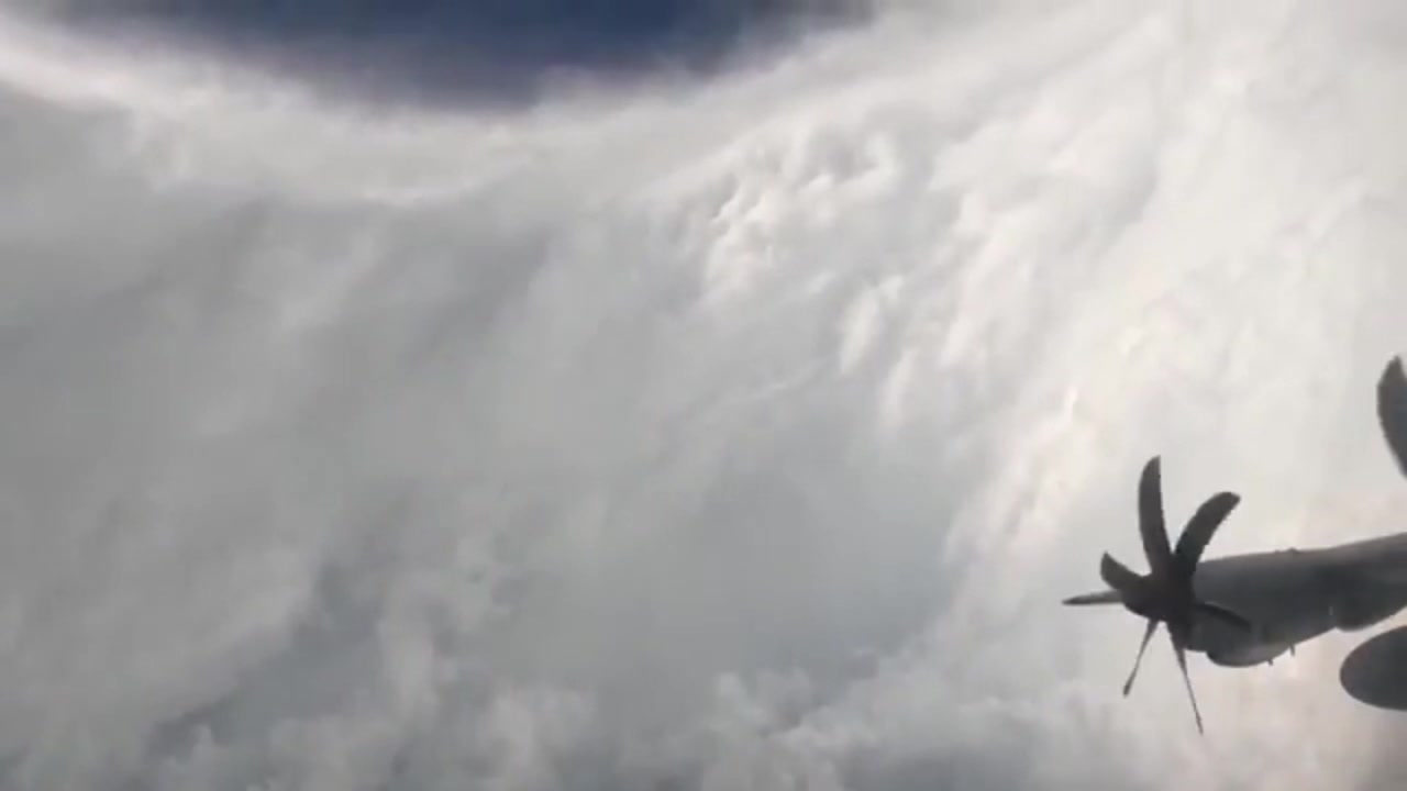 STADIUM EFFECT - Incredible shot inside the eye of Category 5 