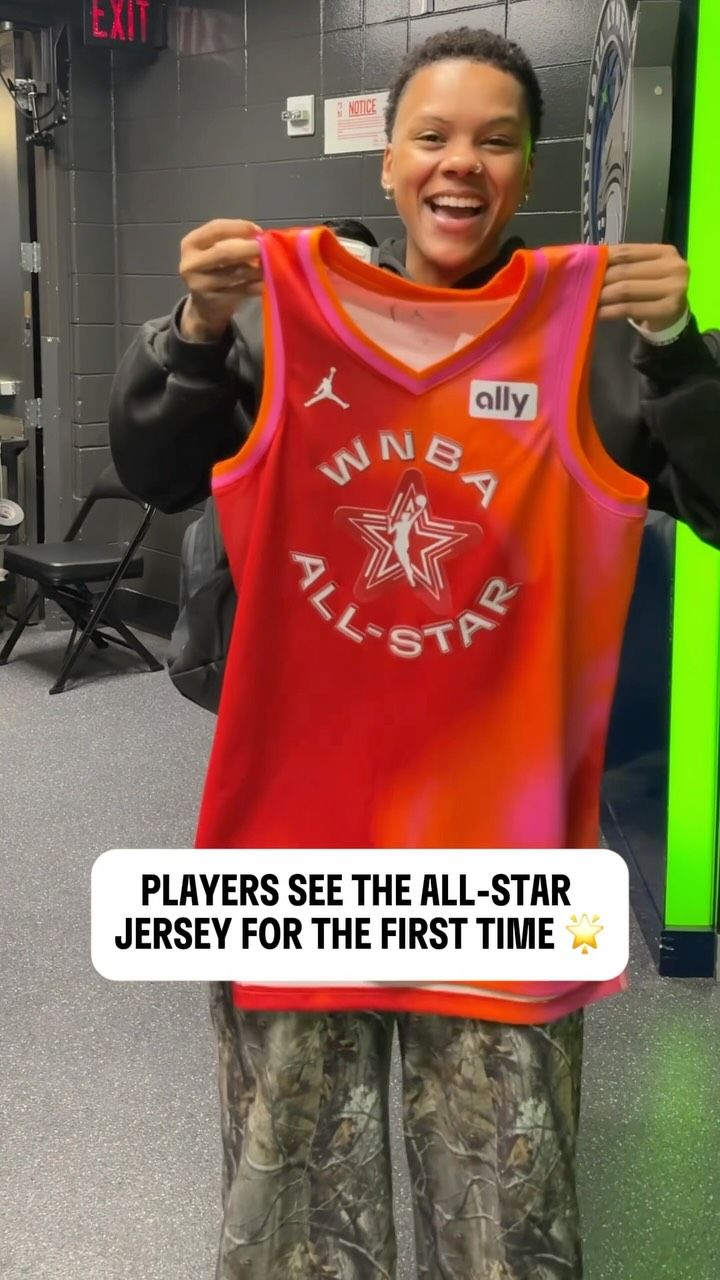 WNBA West All Stars サイン入り写真 First look 🤩 Some of our All-Stars got a sneak peek at one of the