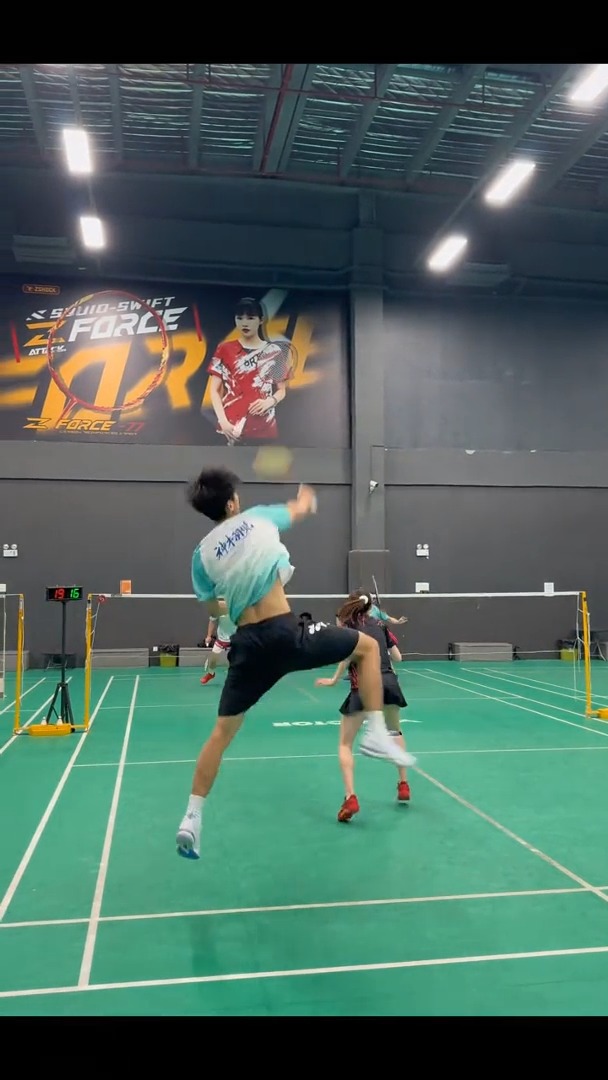 It feels like he’s about to fly #badminton | Badminton Tutorial | Facebook