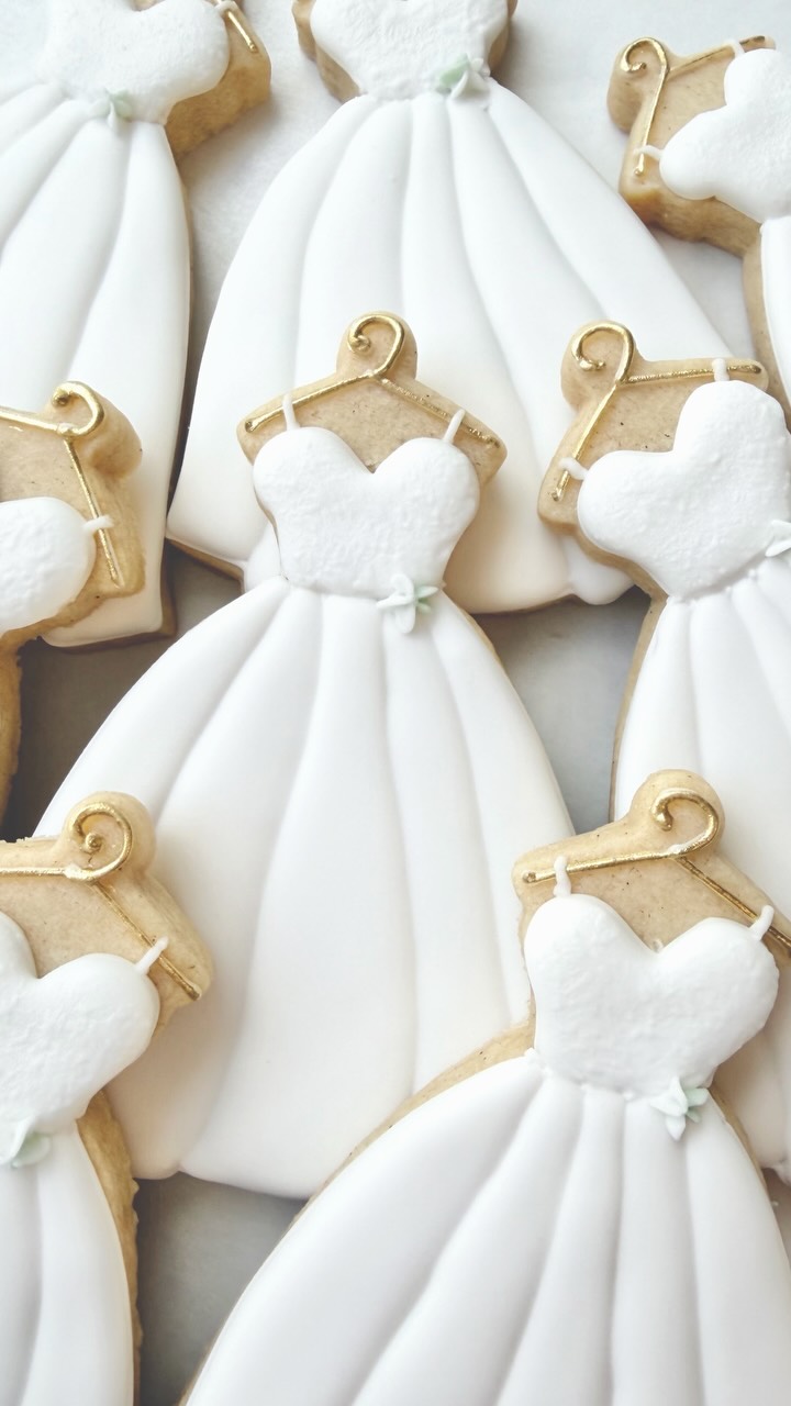bridal shower cookies wedding dress Another version of this simple but elegant dress. A favorite of mine to include with sets. , #weddinggowncookies #bridalshowercookies #herecomesthebride #weddingcookies 1 quantity = 1
