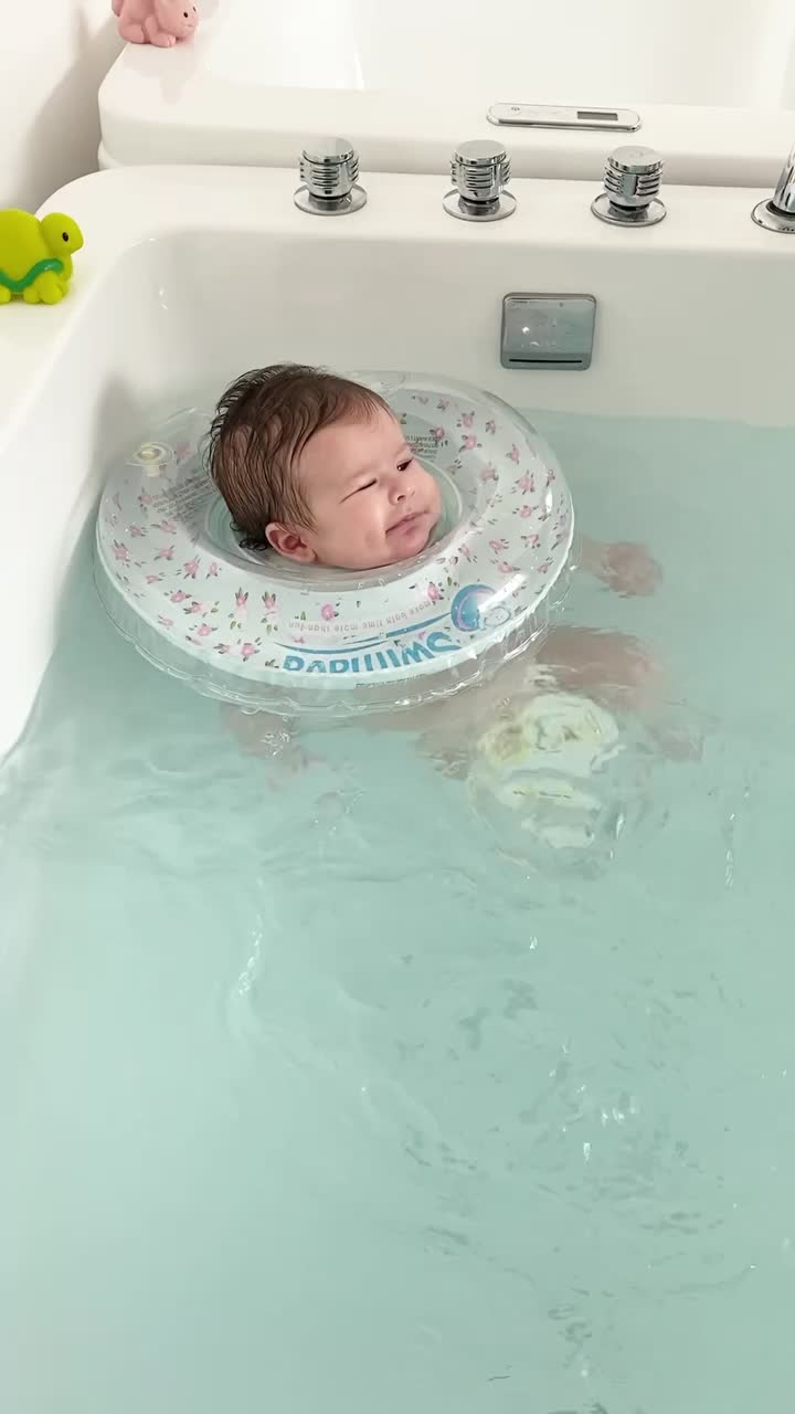 Little Dolphin Baby Spa
