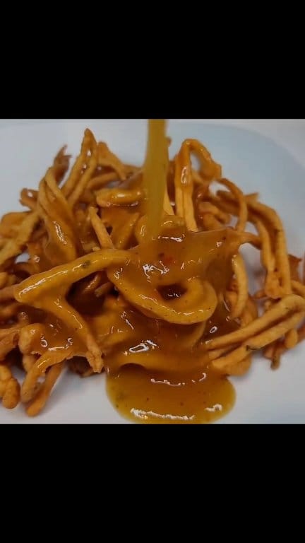 🇬🇾 Guyanese sal sev / chicken foot recipe ingredients: 1 cup split peas ...