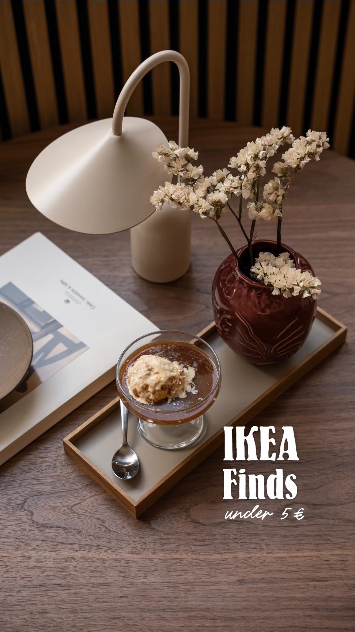 Best IKEA Finds under 5€ | Part 43 | Juli 2026 🤎, 1. FRUKTDUVA - Sektschale, Klarglas (NEU!) - 2,99€, 2. GENNAKER - Tischleuchte, Weiß (NEU!) - 4,99€, 3. STILREN - Vase, Dunkelgrau / Beige
