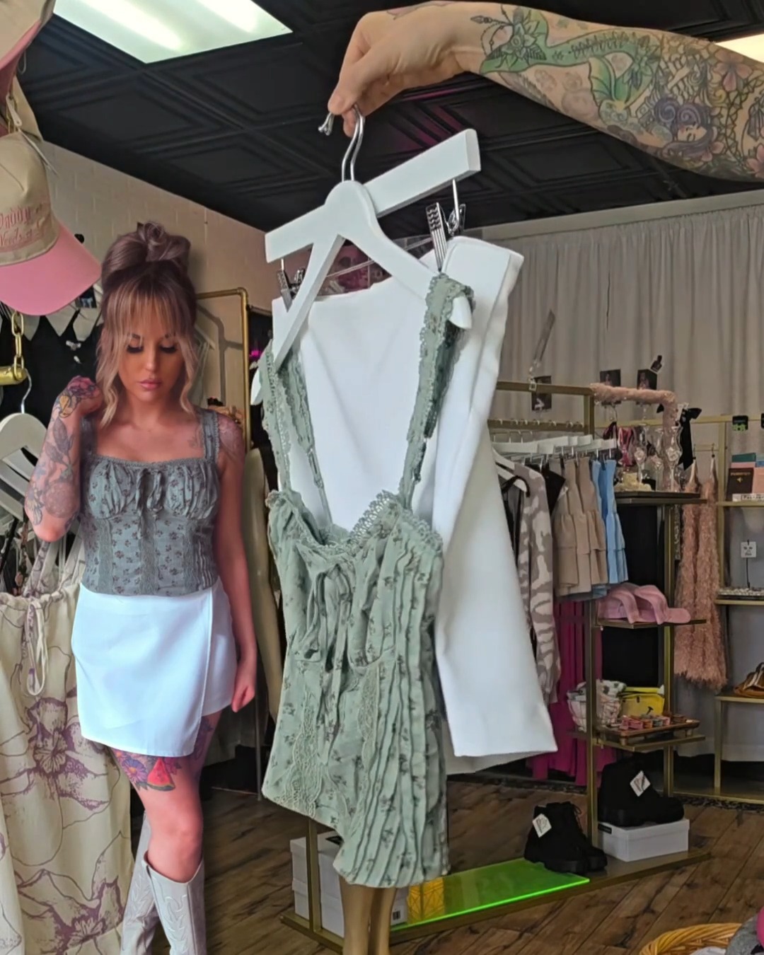 dress shops osage beach mo 🌸 𝐋𝐚𝐯𝐞𝐧𝐝𝐞𝐫 𝐇𝐚𝐳𝐞 𝐅𝐥𝐨𝐫𝐚𝐥 𝐃𝐫𝐞𝐬𝐬 came to romanticize your grocery run. | Urban Sunflower Boutique Cato fashions COLOR:Camel YGroup_villanelle-mini Miss Circle Xelie Cotton