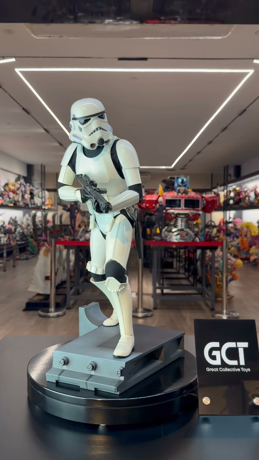 Sideshow Collectibles – Stormtrooper Premium Format Scale: 1/4