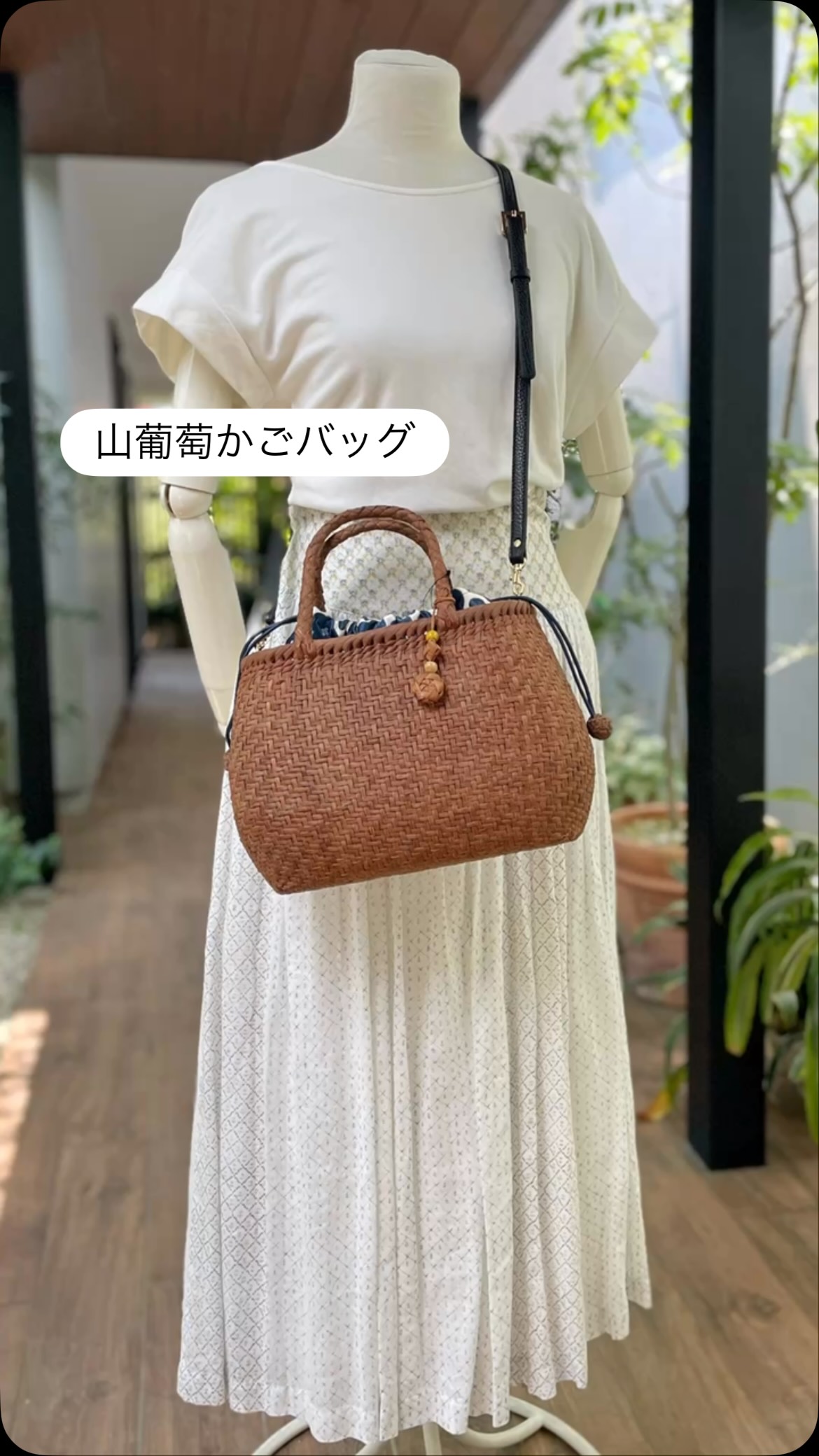 近年モデル✨極美品✨WAKO かごバッグ　ハンドバック　ラフィア　タウンユース やわらか素材で容量たっぷり！新登場のかごバッグは、使い勝手抜群