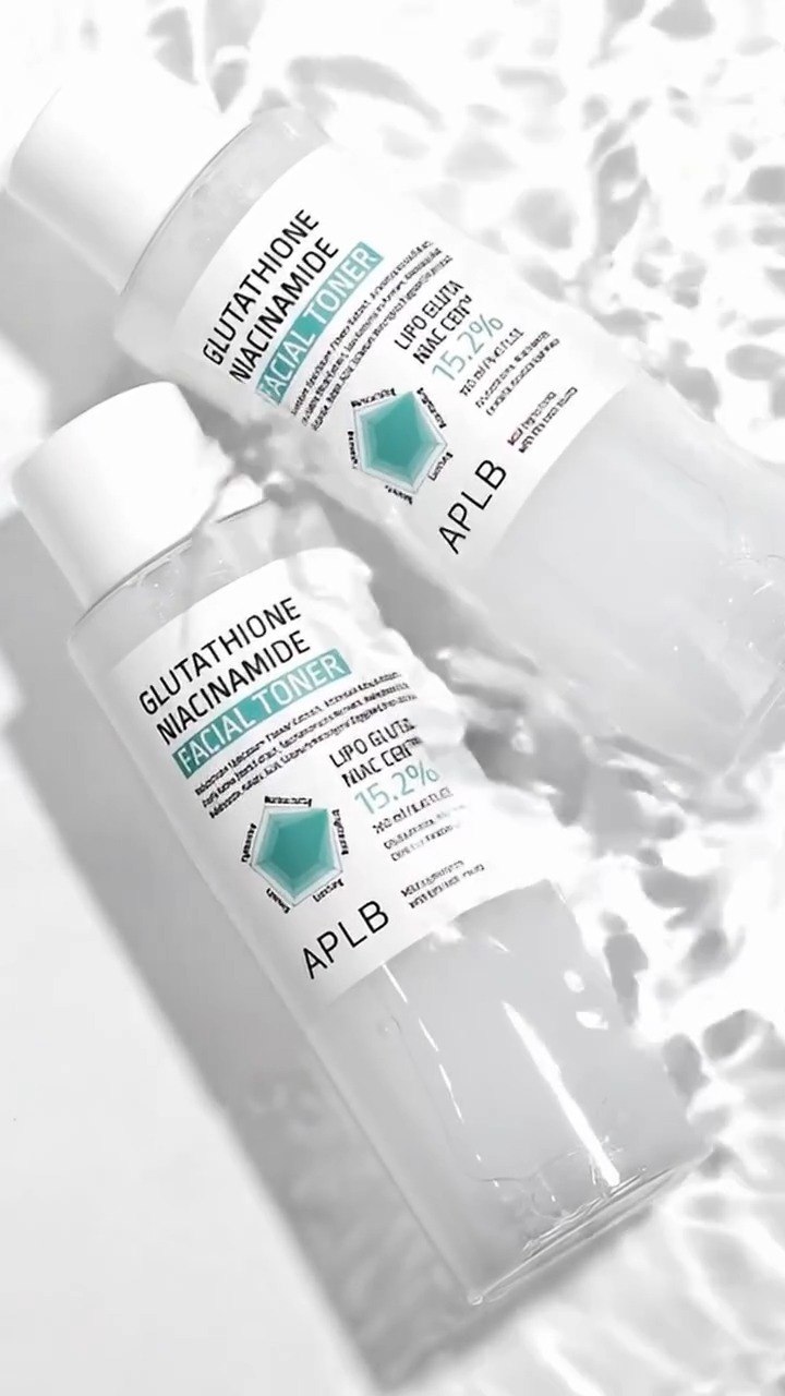 glutathione niacinamide toner ✨𝗔𝗣𝗟𝗕 𝗚𝗹𝘂𝘁𝗮𝘁𝗵𝗶𝗼𝗻𝗲 𝗡𝗶𝗮𝗰𝗶𝗻𝗮𝗺𝗶𝗱𝗲 𝗧𝗼𝗻𝗲𝗿 , 💛Hydrate, brighten & prep your skin in one step. , 🔰Just pat it on for soft, fresh, bouncy skin!, 📩 For more details, kindly inbox us or visit our website: , Double Toning White Liposome كريم مضاد للأكسدة لمنطقة العين Size:NA-03