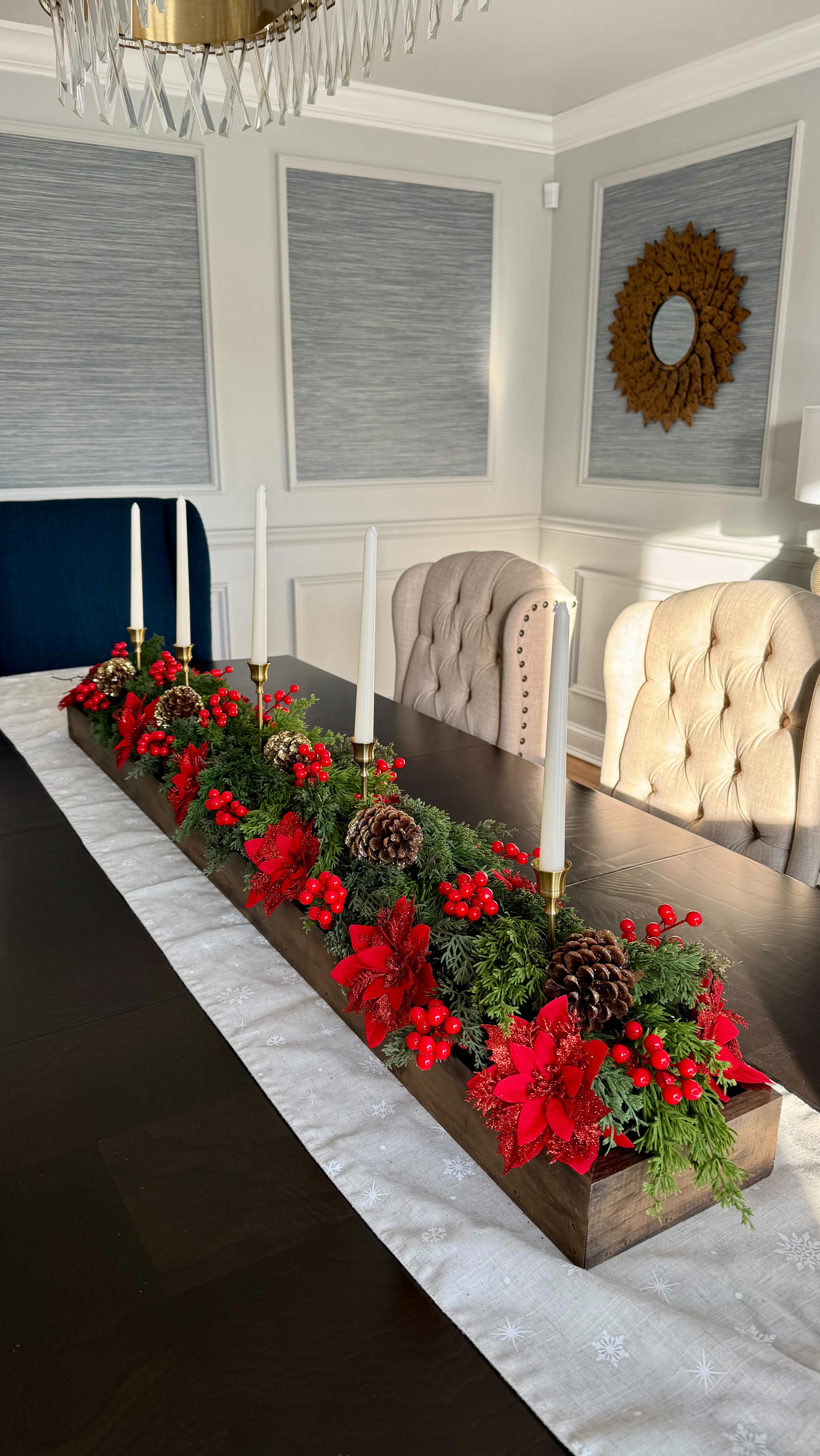 A little Christmas magic for the dining room. Comment “table” for the ...