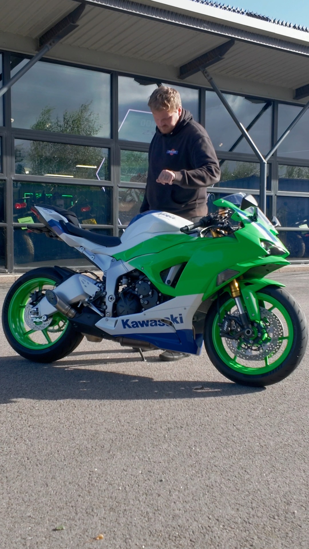 🔥 WHICH ONE ARE YOU CHOOSING? 🔥 🏁 Kawasaki ZX-6R with a Pro