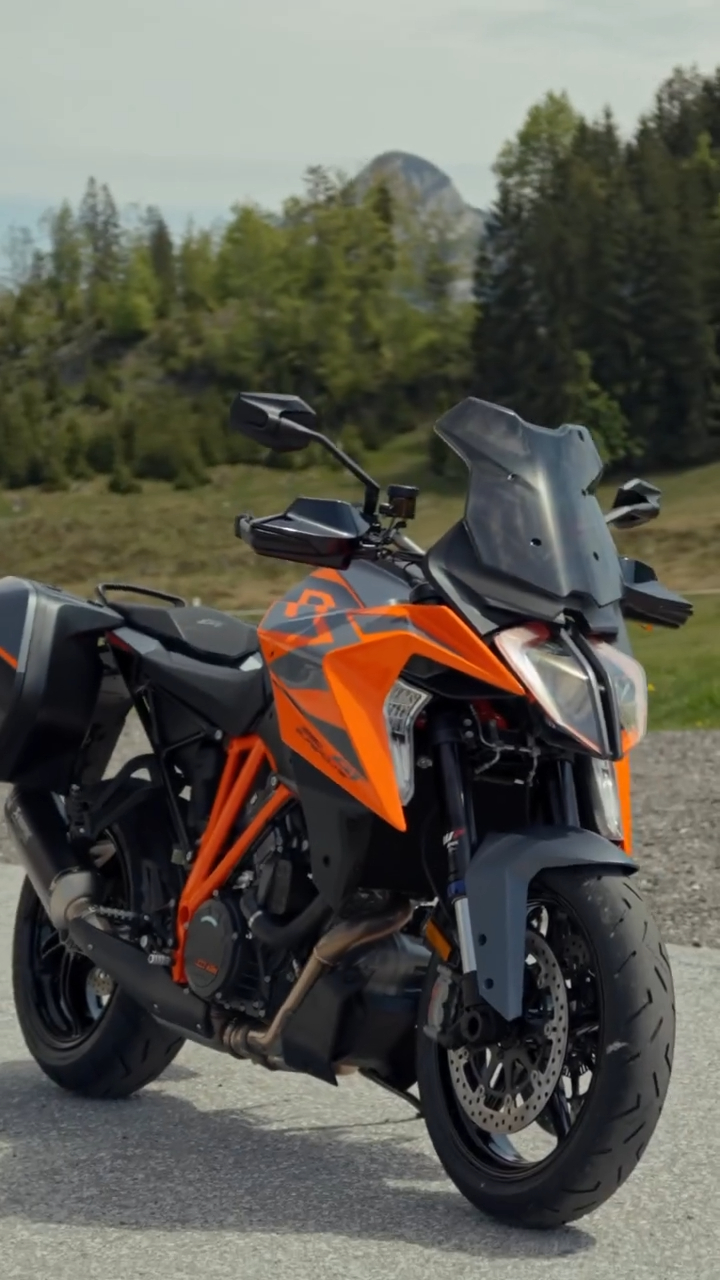 KTM 1290 SUPER DUKE GT. A comfortable ballistic missile with a