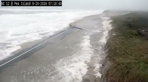 Hwy 12 on Pea Island at the Outer Banks this morning 😳 Yikes