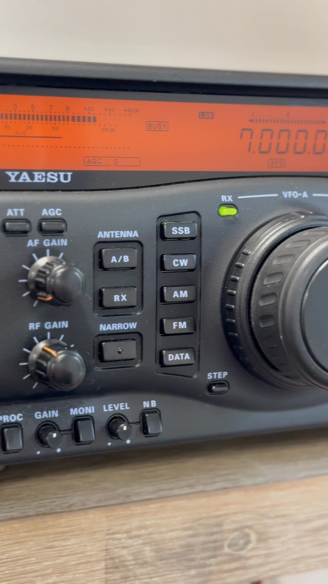 Yaesu FT-102 HF transceiver features and specifications