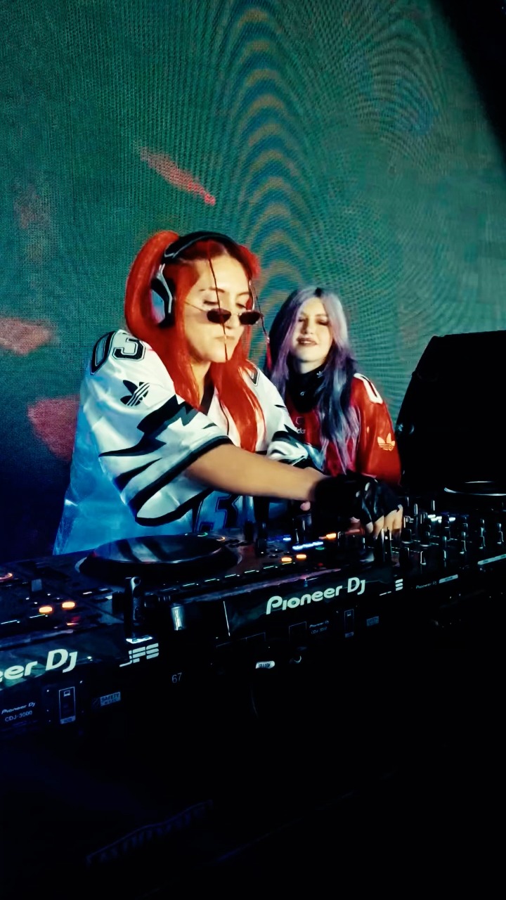 Hot girl music at the rave | Nostalgix | Facebook
