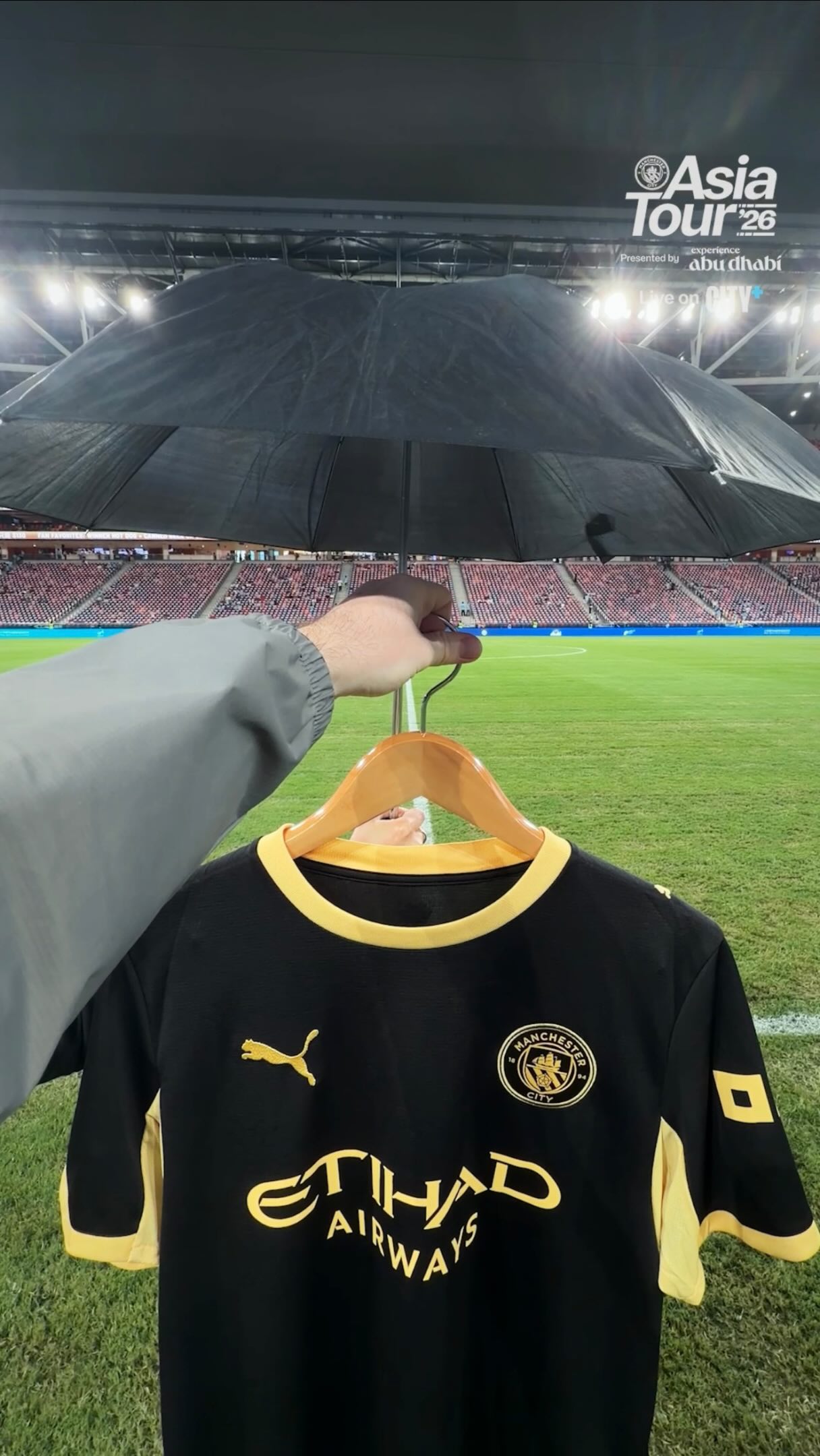 Bringing Manchester to Hong Kong 🐝☔️ | Manchester City | Facebook