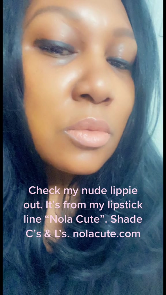 Check this beautiful nude lippie out. Nude doesn’t have to be boring