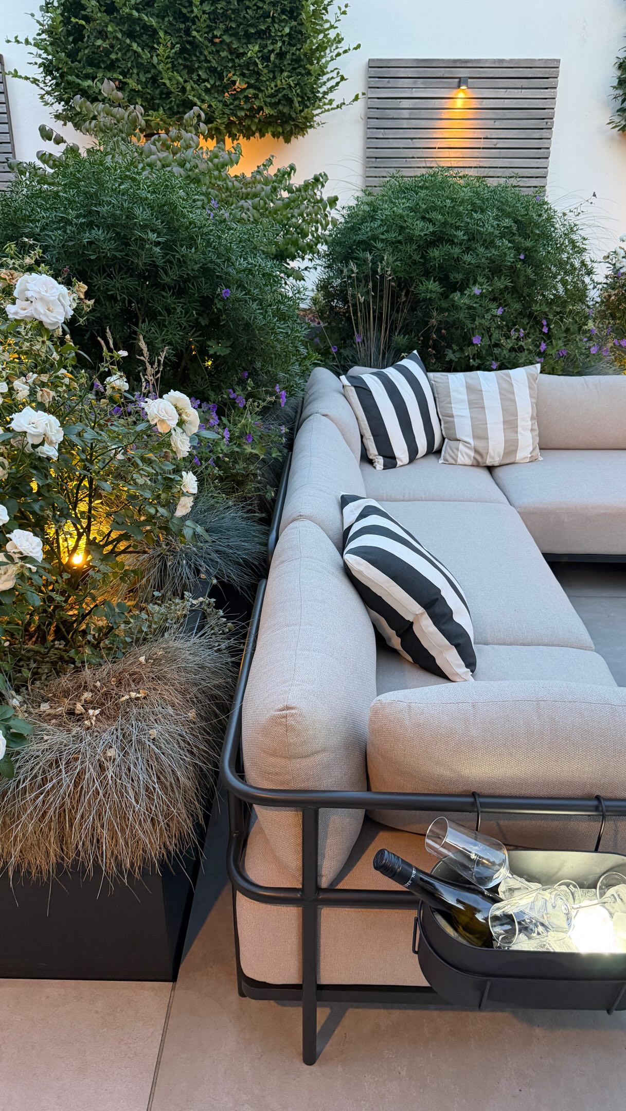 Jysk Find des Jahres., Dieser Balkonkasten passt einfach perfekt an unsere Lounge. Eigentlich ein Zufallsfund und erst als Blumenkasten im Einsatz und nun zum Getränkekühler umfunktioniert. ,