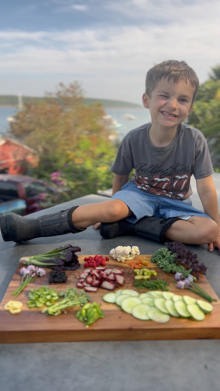 Rhylan’s garden is pumping out the goods! 🥦🥬🫜🫑🥒🍅🌶️ | Tj Watson | Facebook
