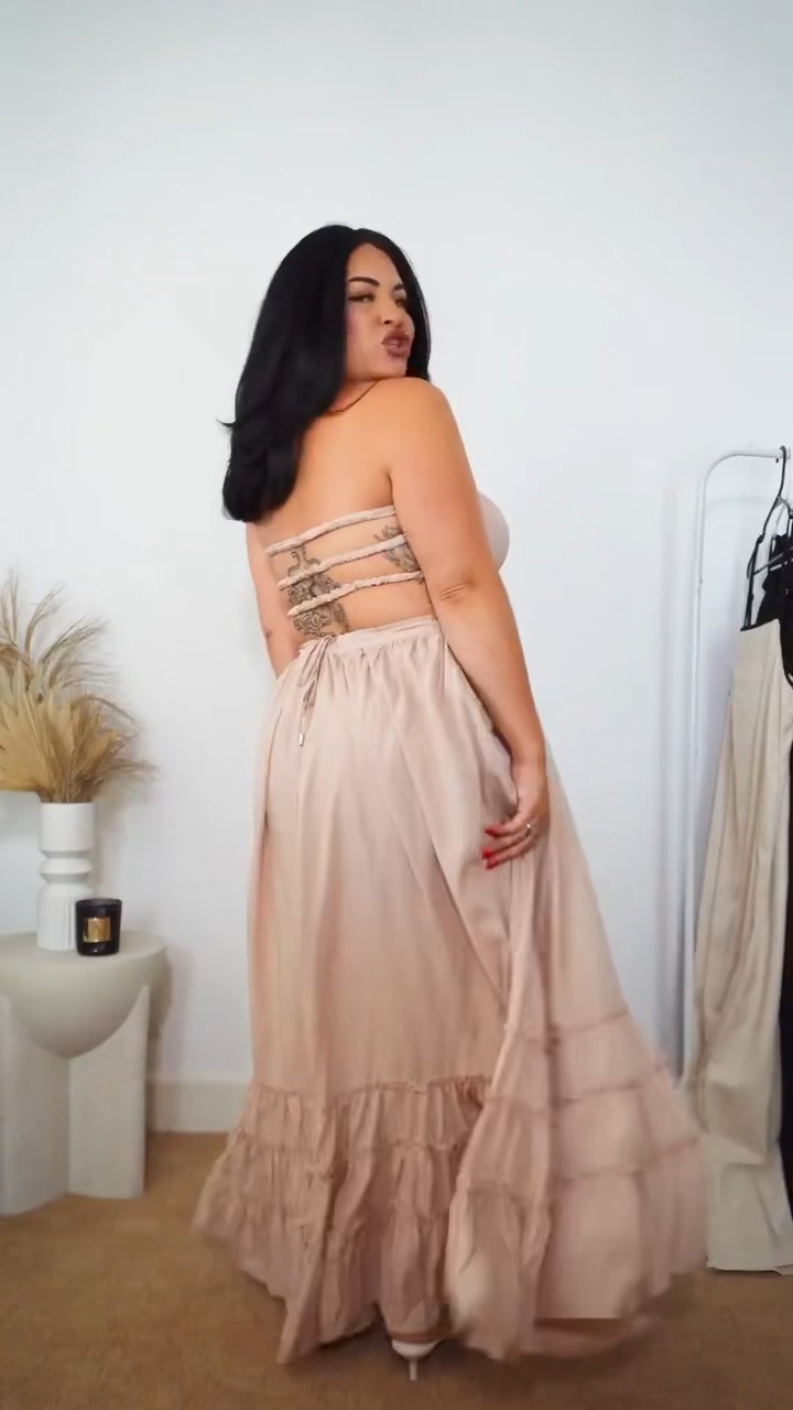 We loveeee a backless dress!!!, linking my bra & dress froma amazon here >> https://liketk.it/6iEqn | Torii Block