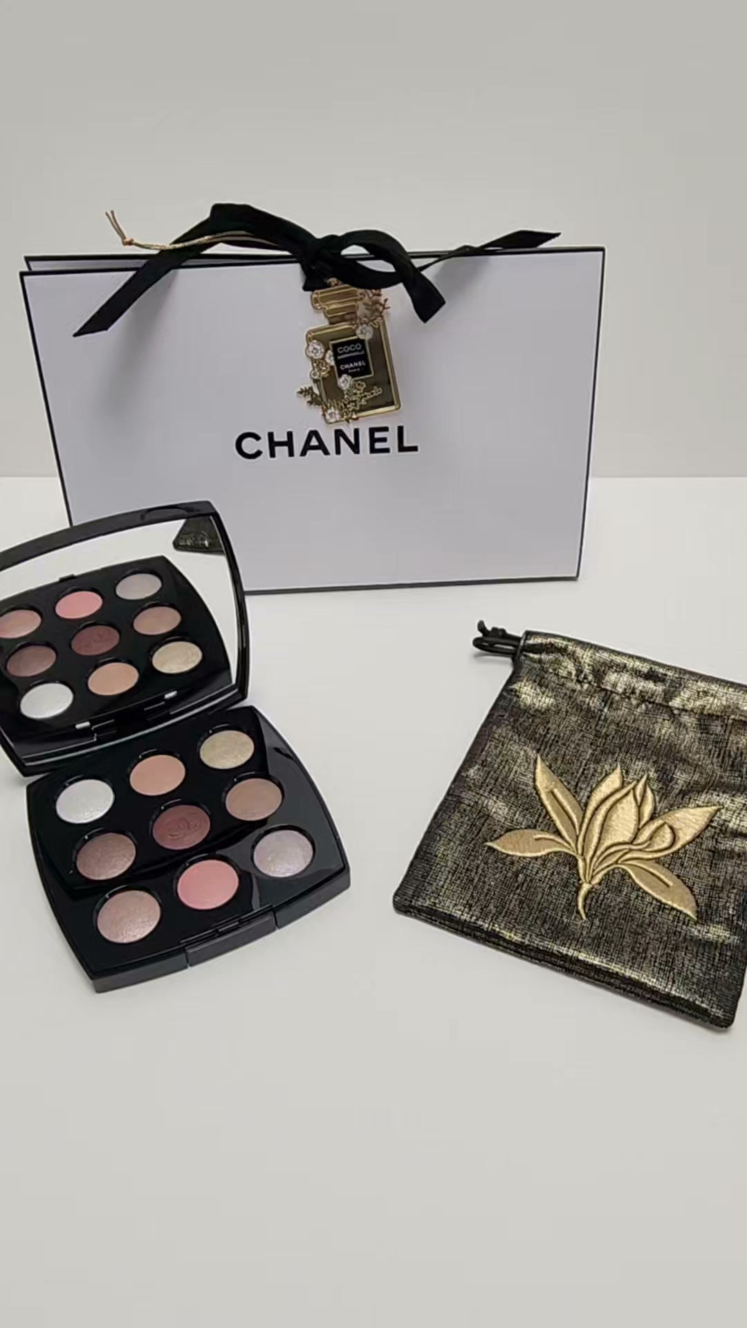 The elegant new Chanel Les 9 Ombres in 587 The New Smoky from the