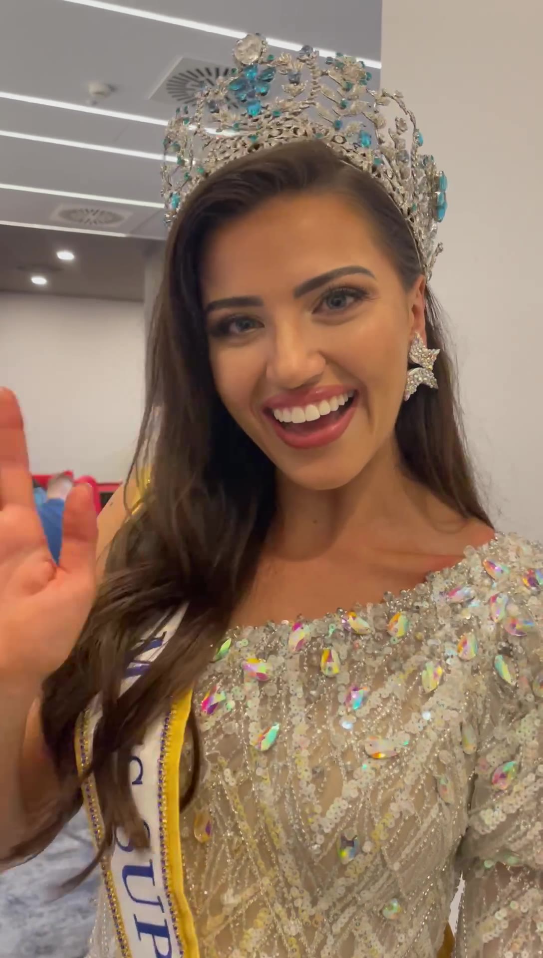 How many hearts for the newly-crowned Miss Supranational 2021, Chanique ...