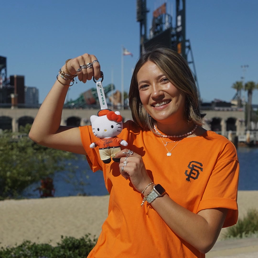 ［セール中］希少！ハローキティ キーホルダー サンフランシスコ Receive a Hello Kitty Plush Keychain from the Giants on Sunday