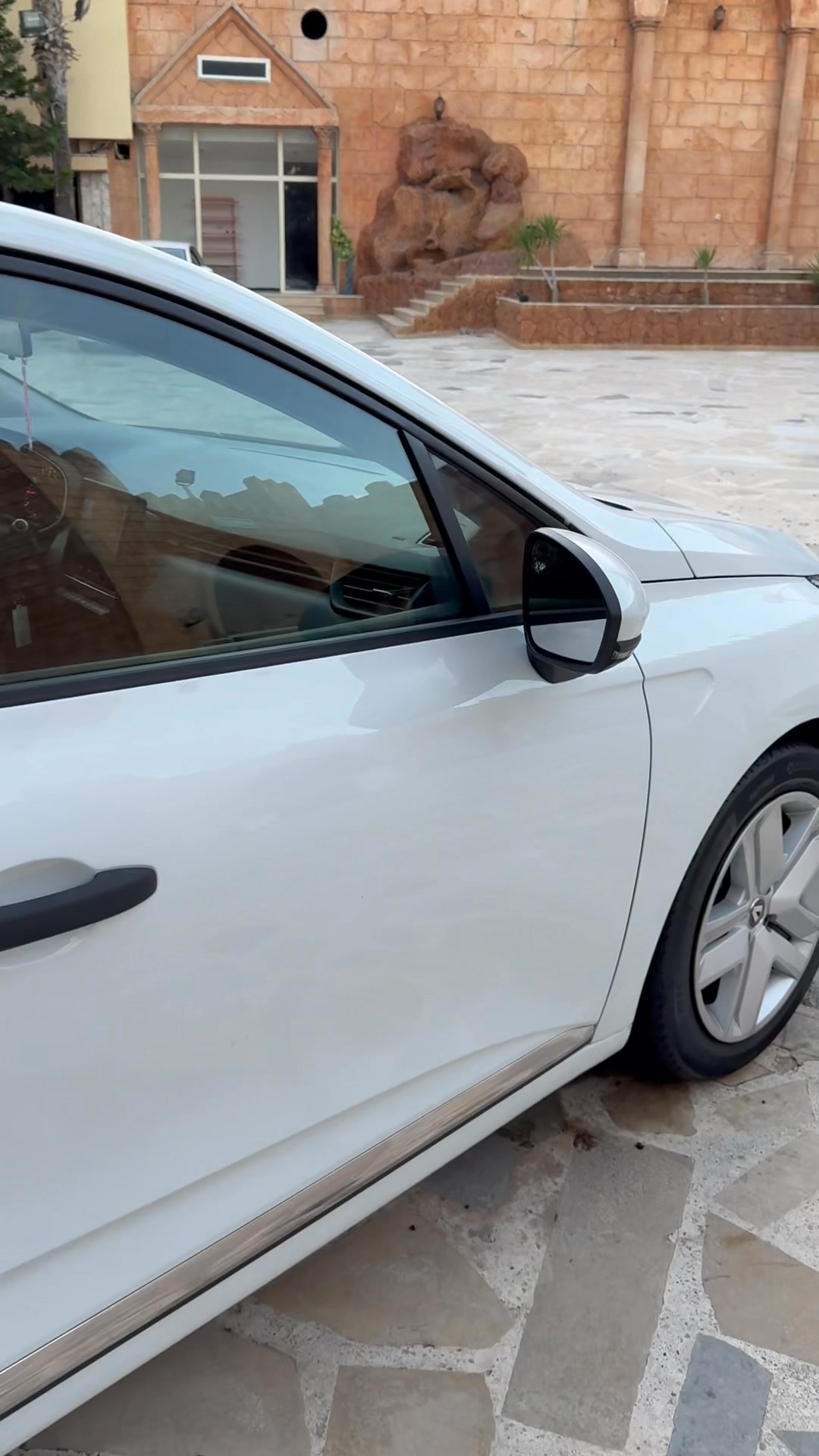 tlf-51655307-20655305-walid-auto-facebook
