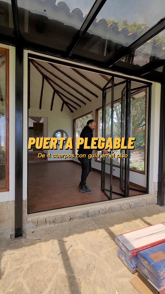 💻Diseñamos y fabricamos esta puerta plegable con riel superior y una ...