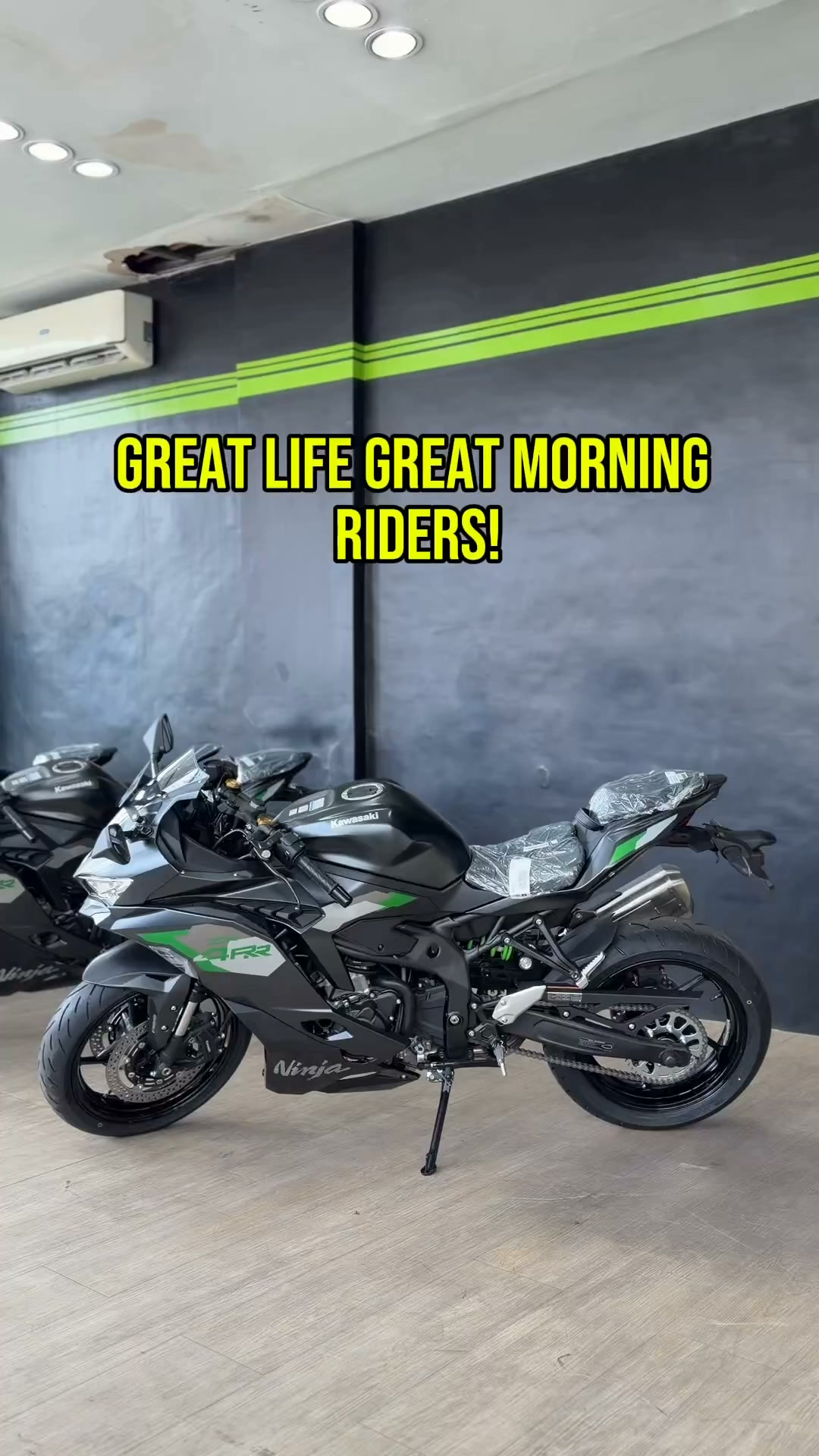 🔥 YOUR ENTRY TO THE 4-CYLINDER EXPERIENCE! 🏍️💚 Kawasaki ZX-4RR
