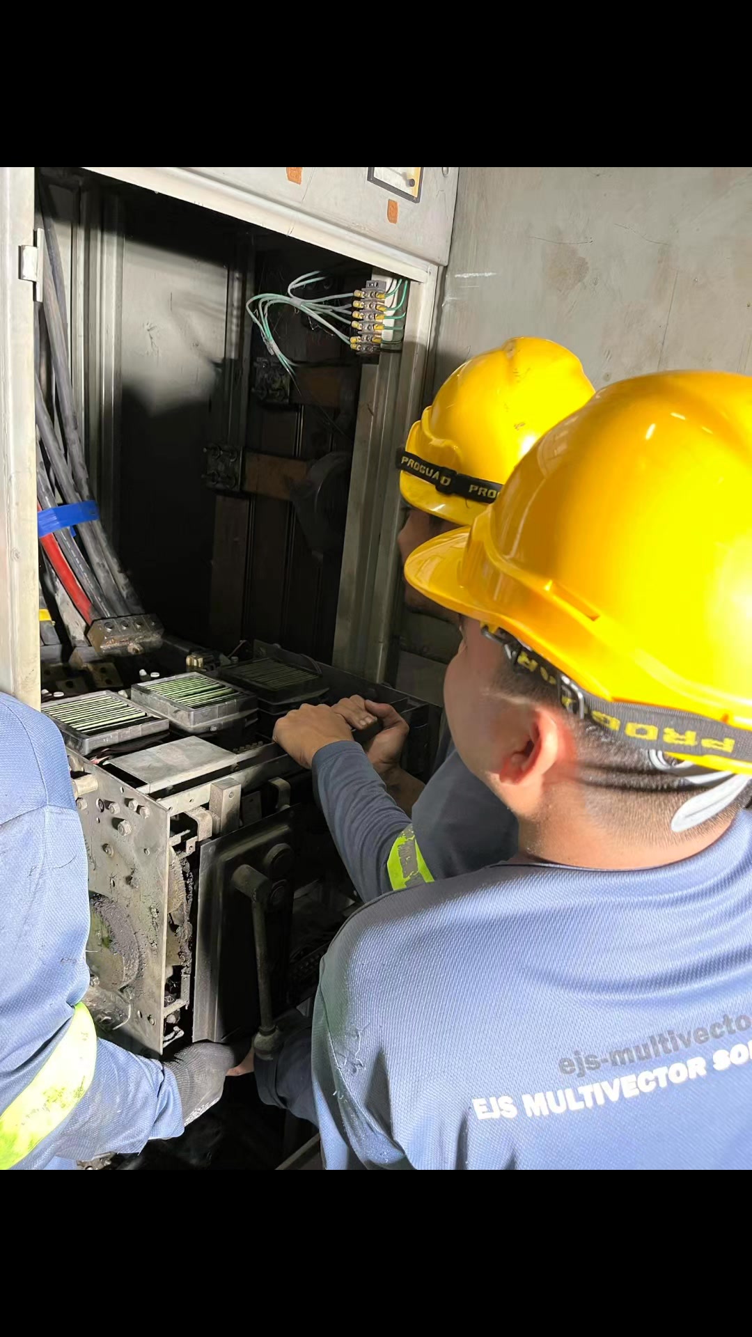 Replacement of old ACB ( air circuit breaker). @metrobank First ACB ...
