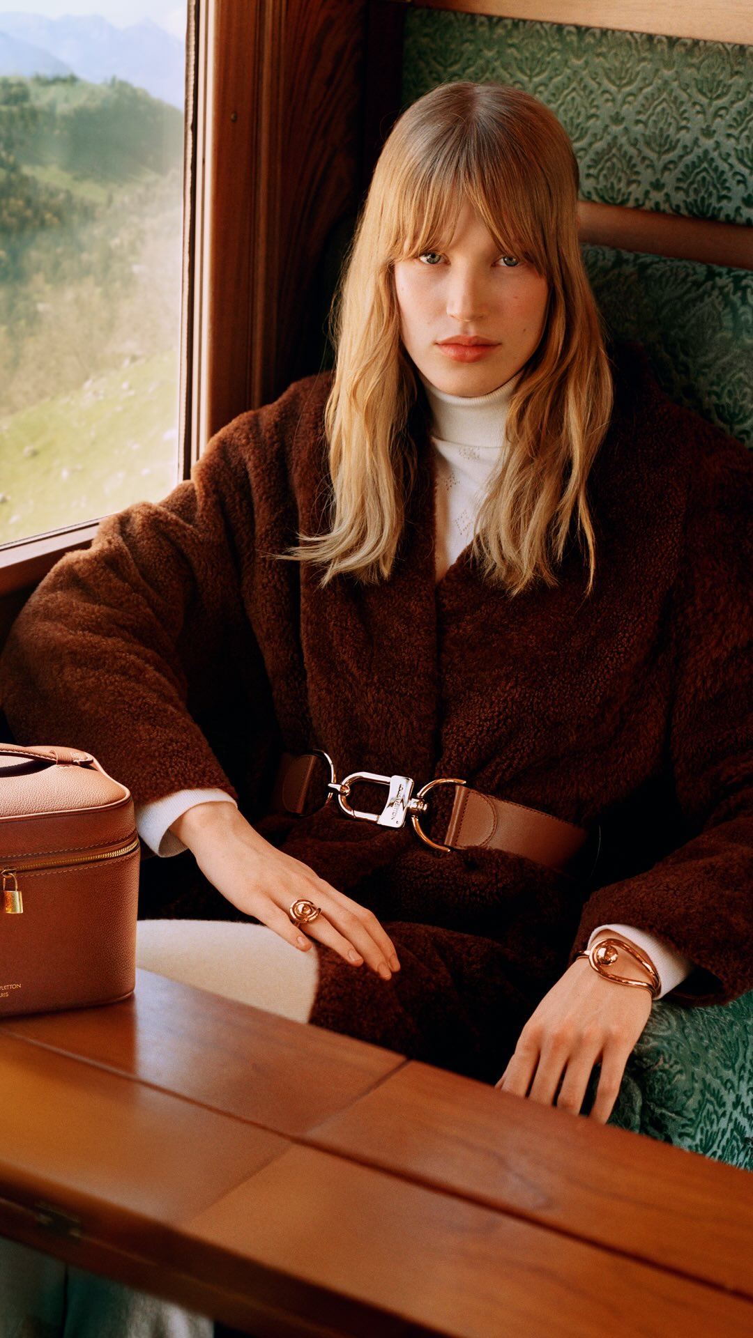 Louis - Zoom in on a Monogram bag from the Louis Vuitton Cruise