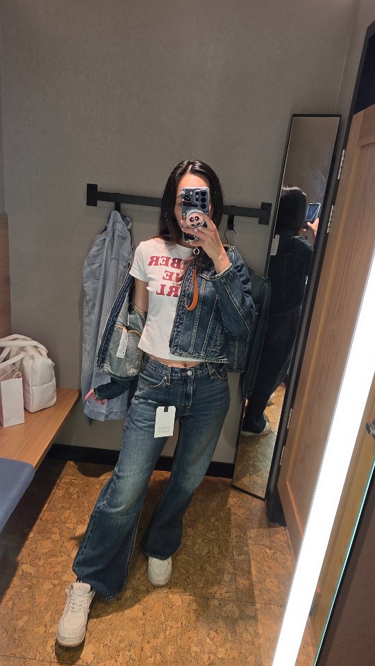 A Rosé day. 🌹 7AM: New Trick 12PM: Levi's® × ROSÉ Went home with