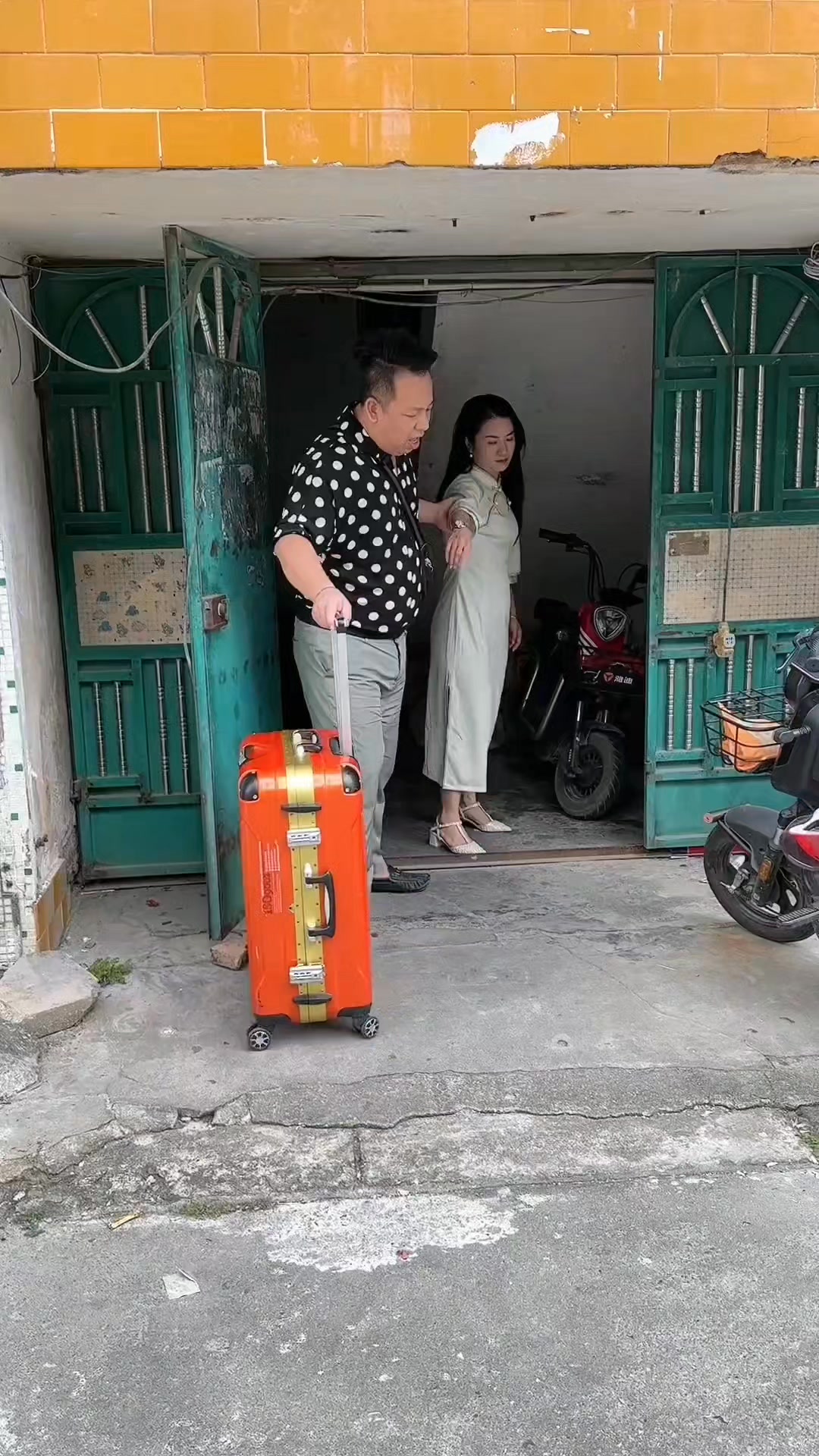 #fblifestyle 573 | 太搞笑了，笑得我肚子疼🤣 #打工人 #万万想不到 #看一遍笑一遍 #搞笑 | 爱行者旅人 | Facebook