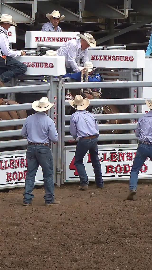 😎Too smooth. Rusty Wright sticks this 86 point ride in the short round ...