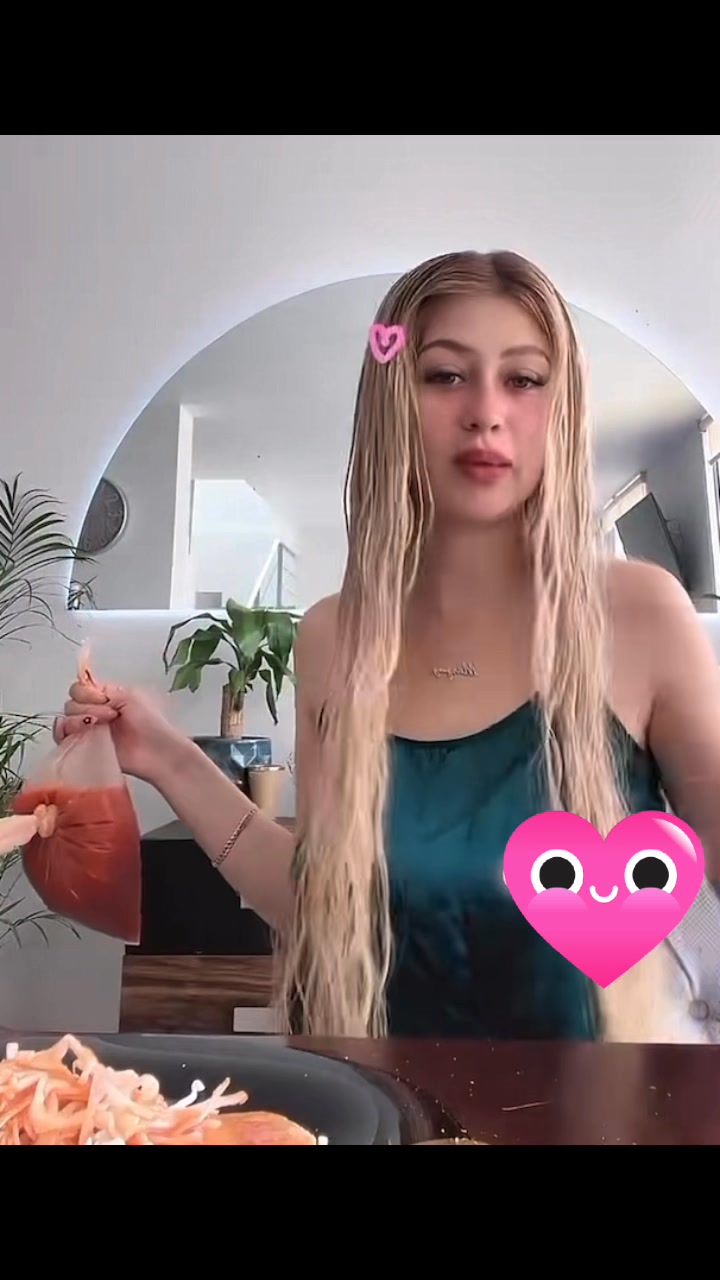 A Valeria le preguntan por sus papás 😍 | Valeria Márquez fans | Facebook