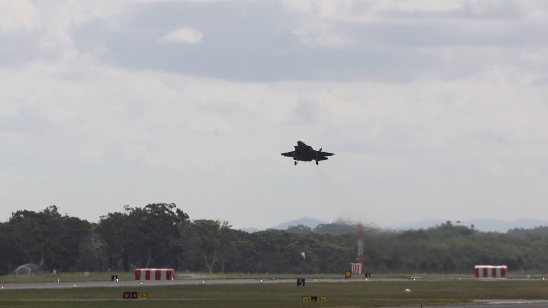 RAAF F-35A Lightning II departing RAAF Base Williamtown Runway 12 8 ...