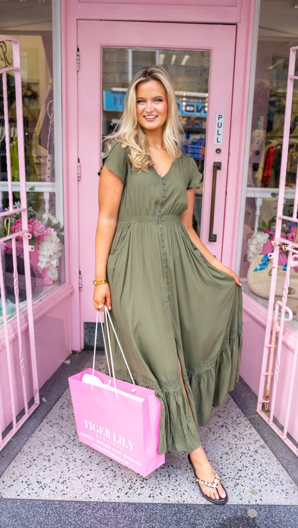 tigerlily crochet dress Style✨✨ The Penny is a style you'll love for your holidays😍✨ Shop new in store, online and on our app 💖 All boutiques open today🌸 Aberdeen open 12-4💫 Broughty Ferry open Color:Dark blue Ribbed Bodycon Mini Dress: subcat:Midi Dresses Tiger mist You can also use