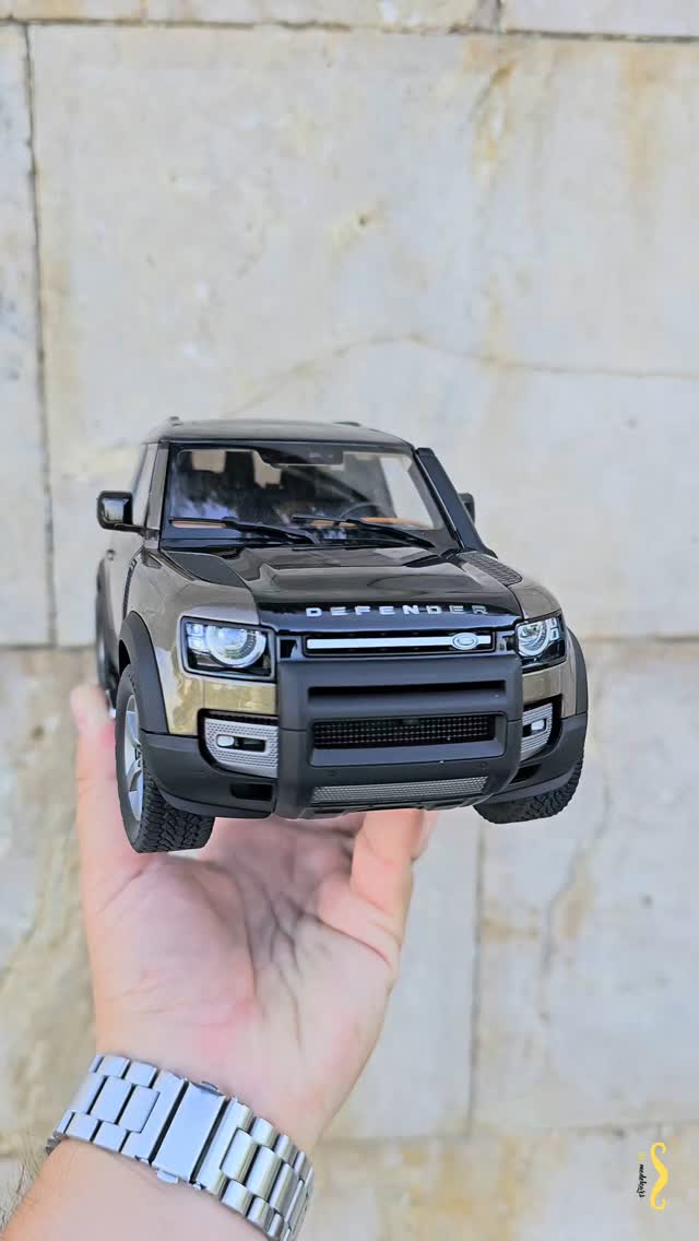Almost Real 1:18 Land Rover Defender 90 Heritage