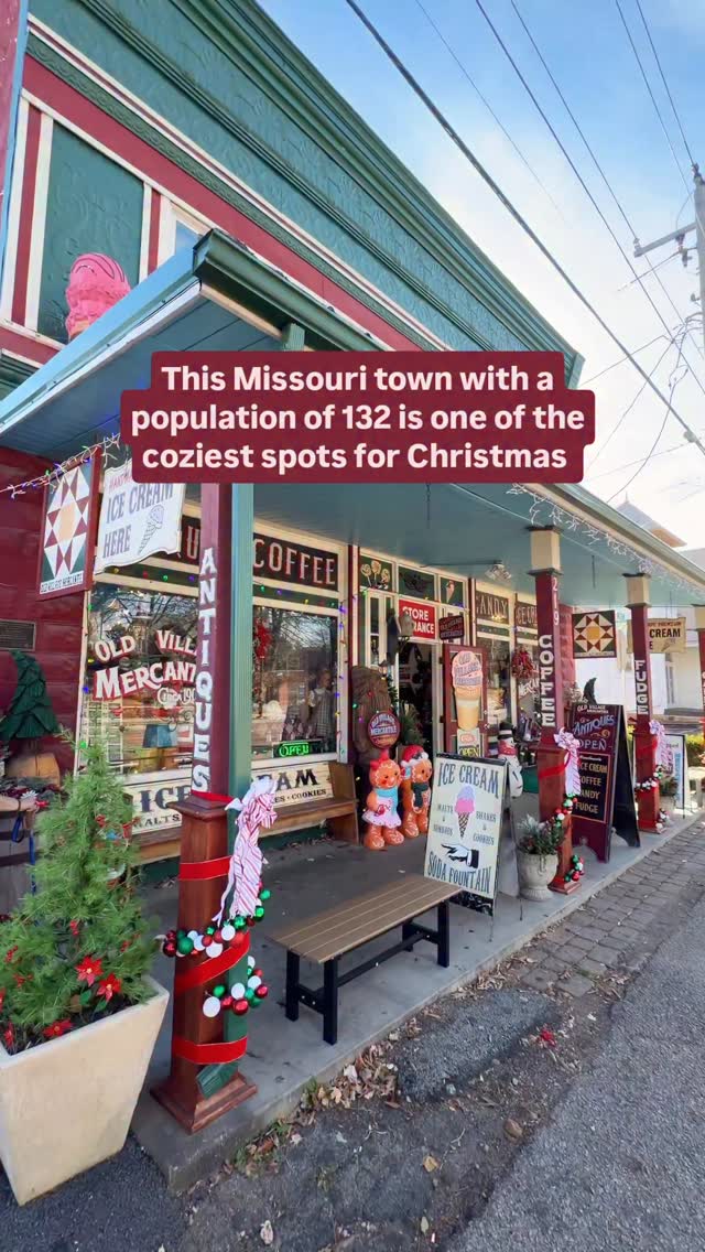Hallmark town vibes here! The tiny town of Caledonia, Missouri does ...