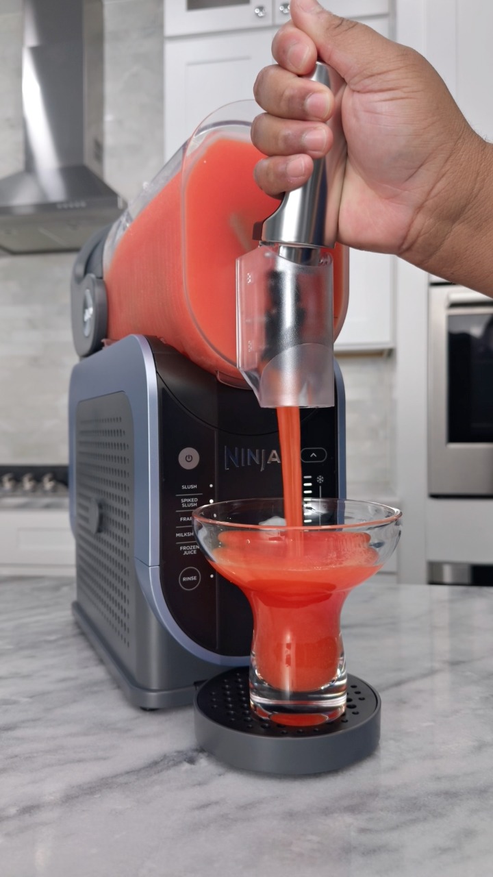 The Ninja SLUSHi is here just in time for summer! ☀️This must have gadget allows you to effortlessly create delicious slushies, frappes, mocktails and cocktails. With its Rapid Chill Technology,