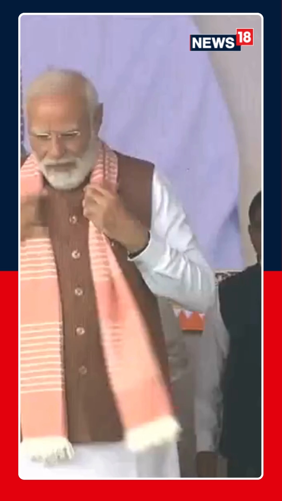 #WATCH | PM Modi greets the massive Patna crowd with his signature ...