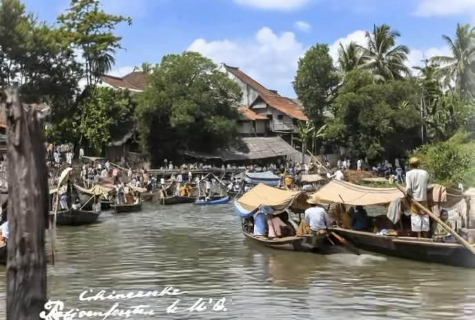 Perayaan Pecun Tionghoa di sungai Ciliwung di Meester Cornelis di ...