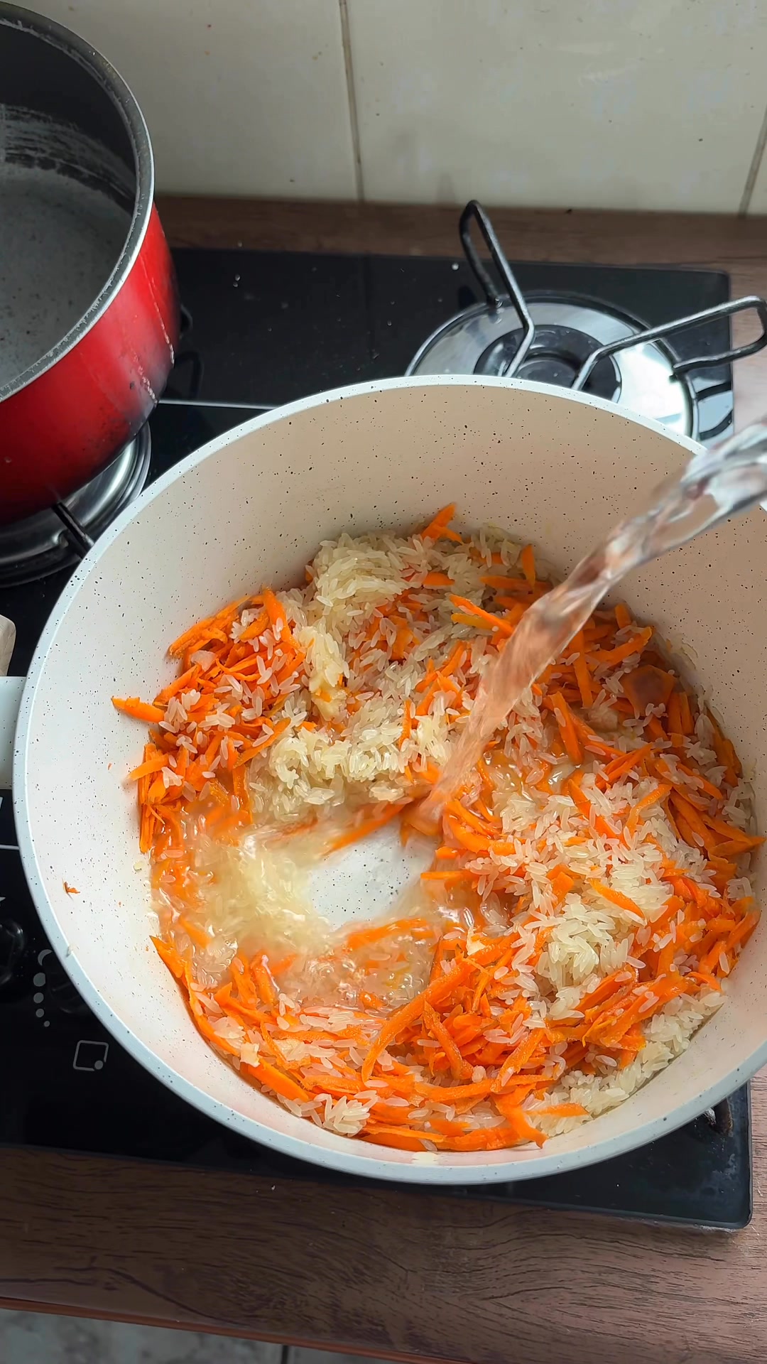 Arroz com Cenoura Ralada 🍲🥕 (para 4-5 porções) Ingredientes 🛒: • 2 ...