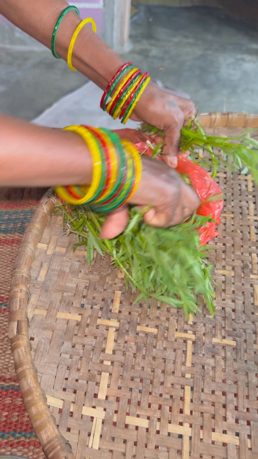 Bahuni saag khet tira paucha. #bahunisaag #foodie #damakjhapa # ...