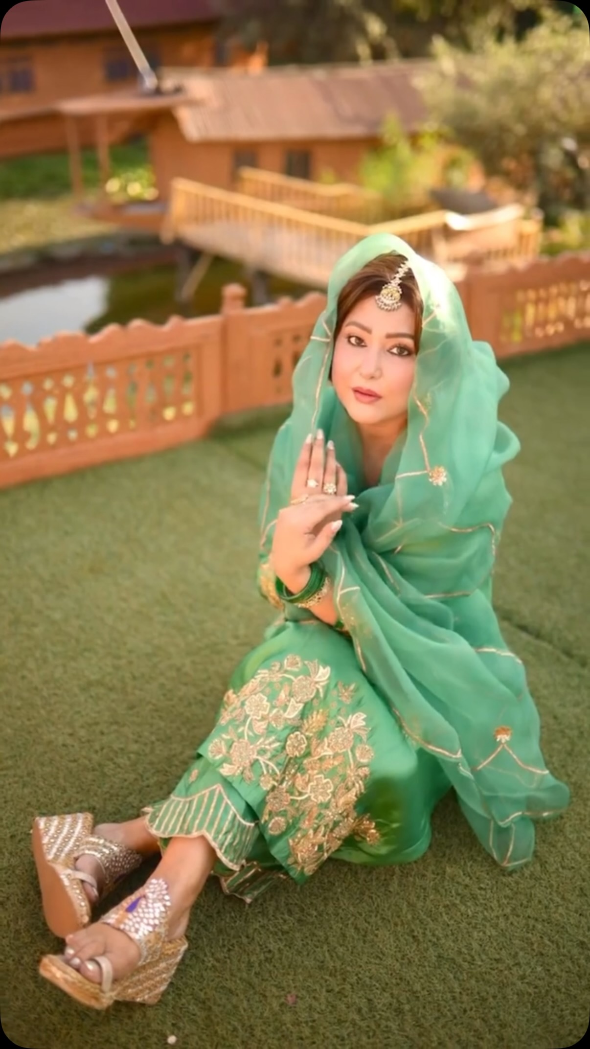 hina khan green dress Known for her effortless style and ability to make every look her own, steps out in our Gold Peacock Wedges, bringing a touch of modern glamour to timeless Indi hina khan pink dress