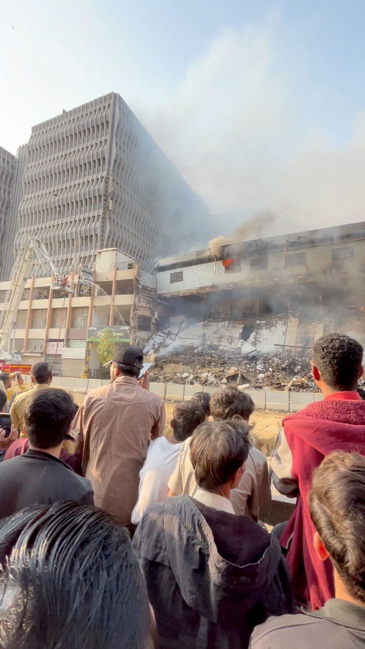 Horrible Fire Breaks Out in Gul Plaza, Karachi🔥| Rescue Operations ...