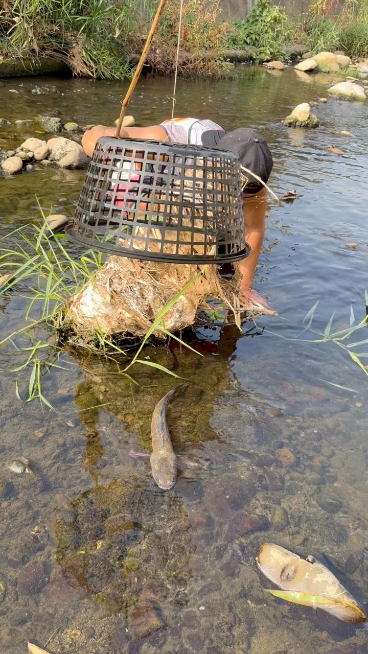using black plastic #fishinglife | Kuys TV | Facebook