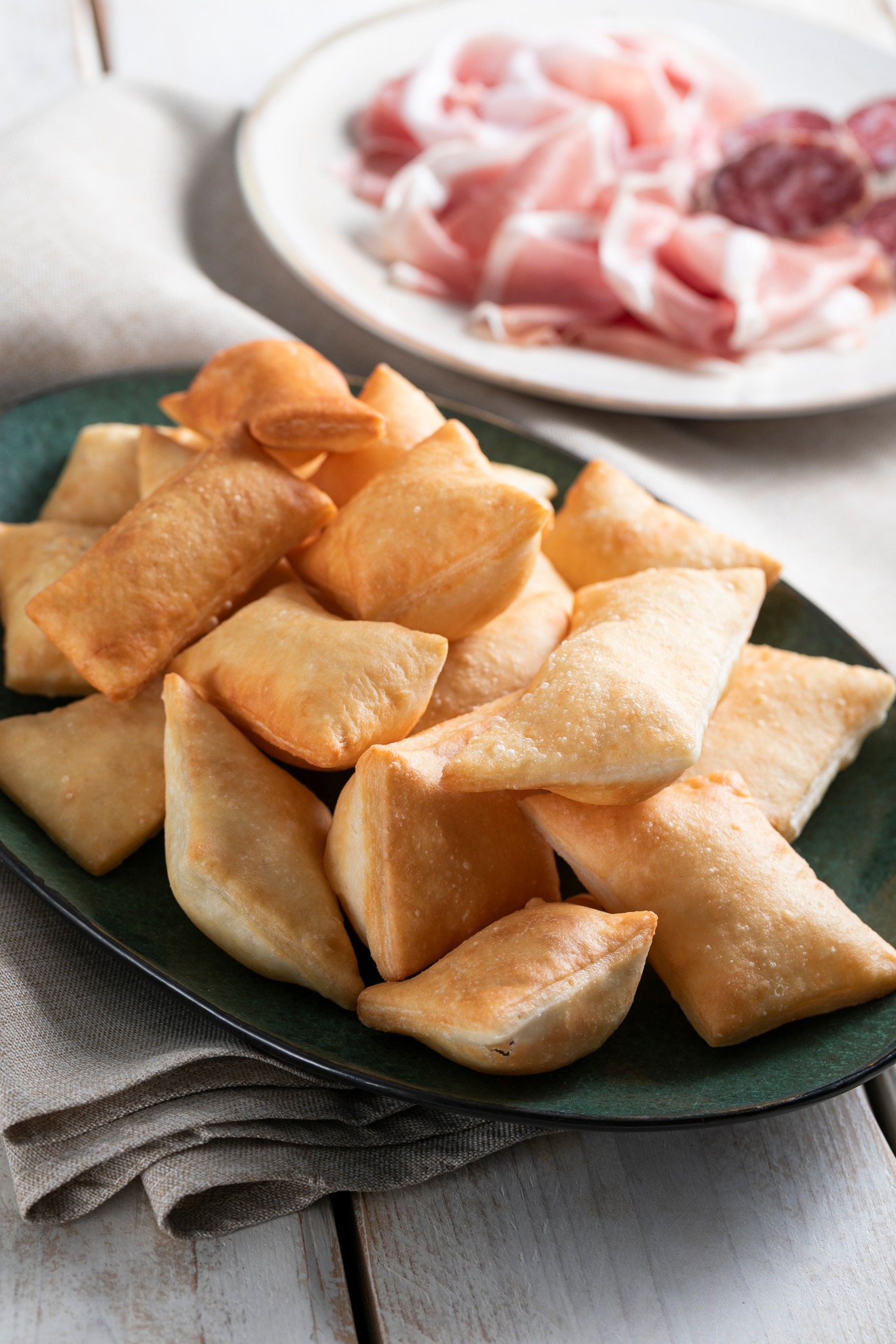 La torta fritta: calda, gonfia e croccante… la senti già scoppiettare?😍 ...